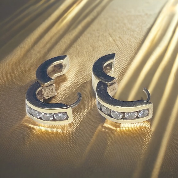 Vintage 90’s: Diamond Huggies Earrings ☼ 12 Channel Set Round Stones ☼ 18K Gold - Picture 11 of 16